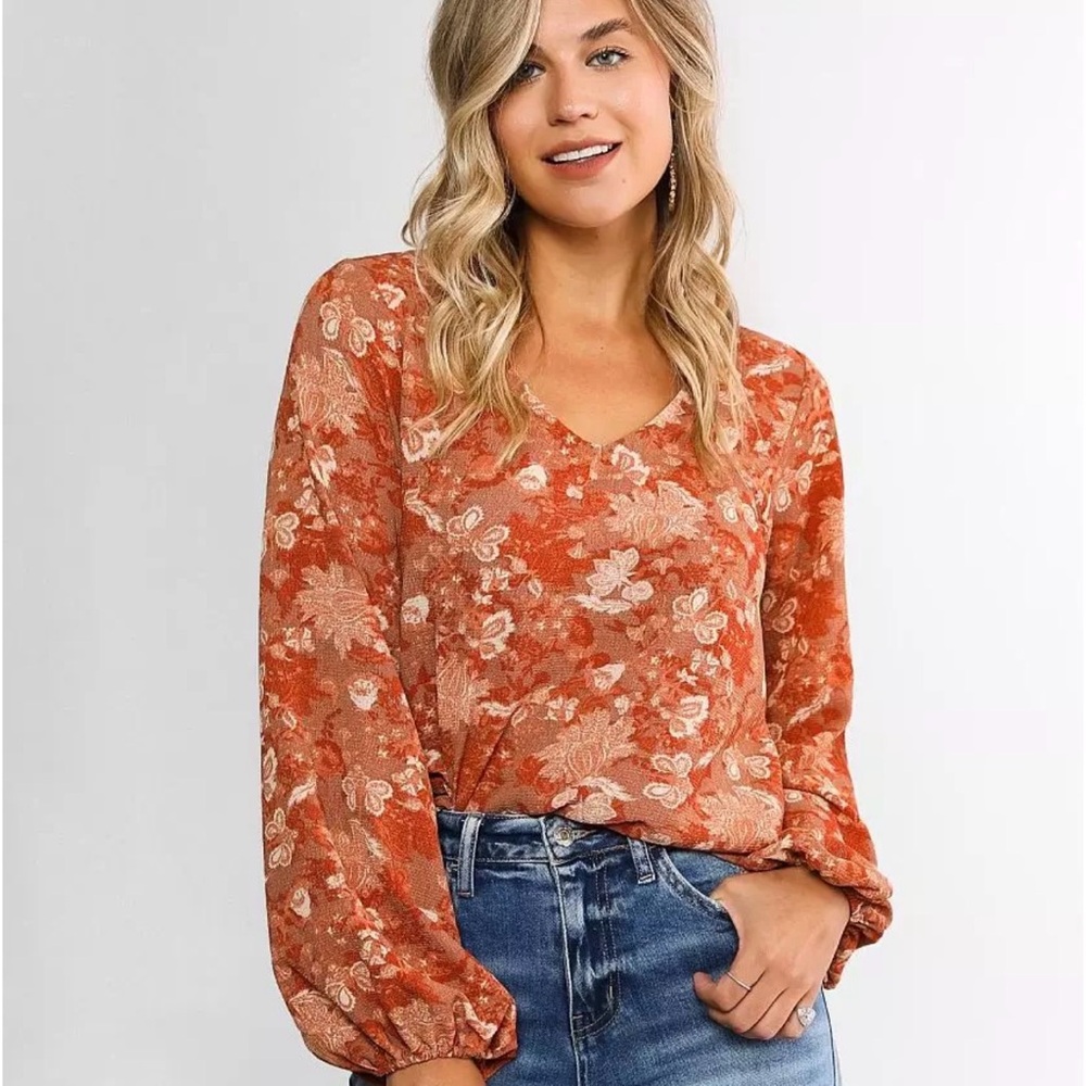 Buckle BKE Daytrip Floral V-Neck Blouse - Rust